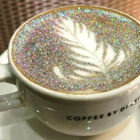 ¡Vas a flipar con estos cafés con purpurina!
