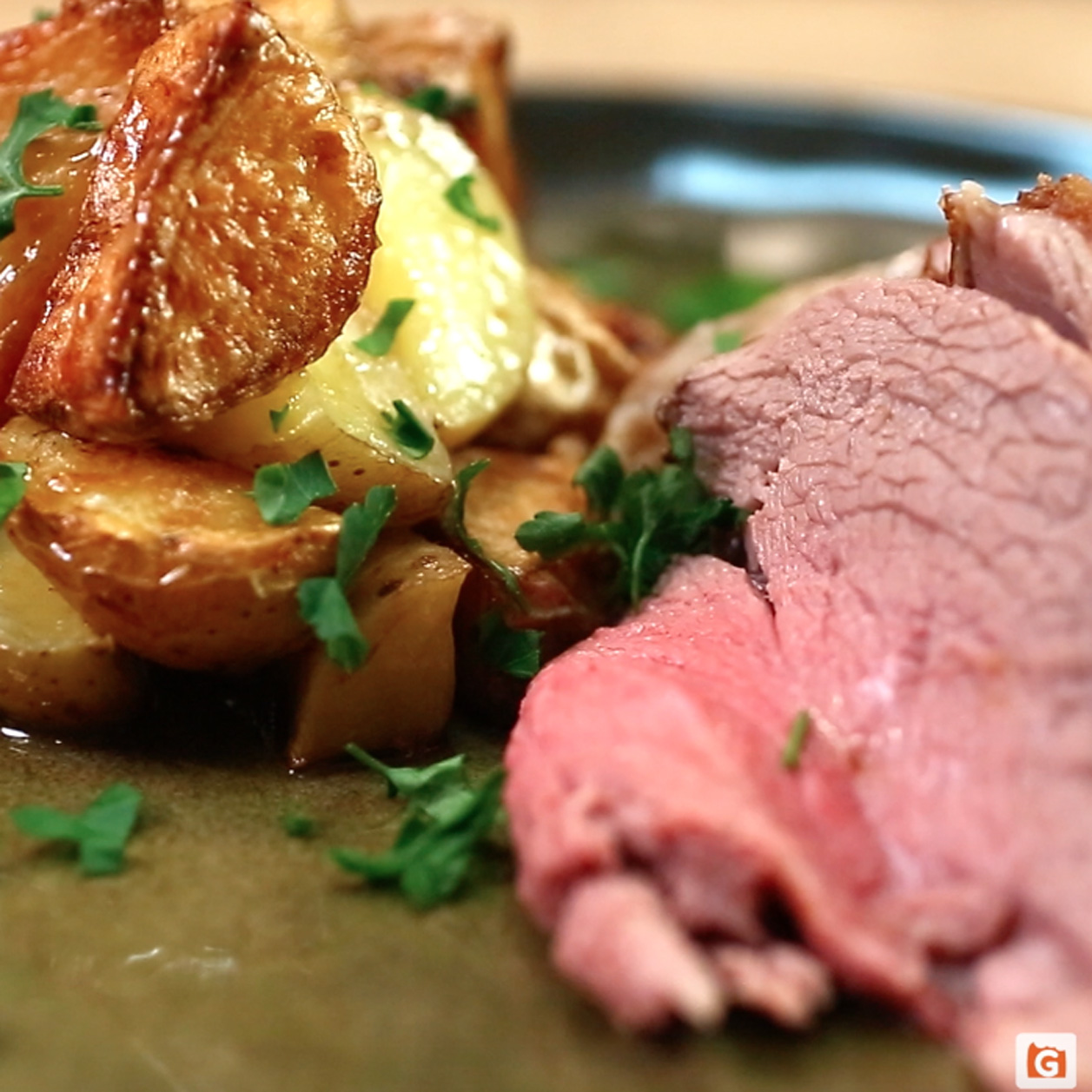 Cosciotto di agnello al forno con patate!