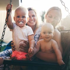 Happy Mama: So erhältst du trotz Baby deine Freundschaften