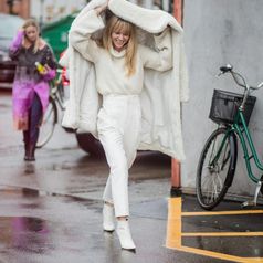 Cómo combinar el pantalón blanco en invierno