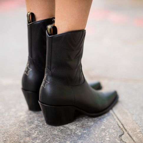 Cómo combinar las botas cowboy