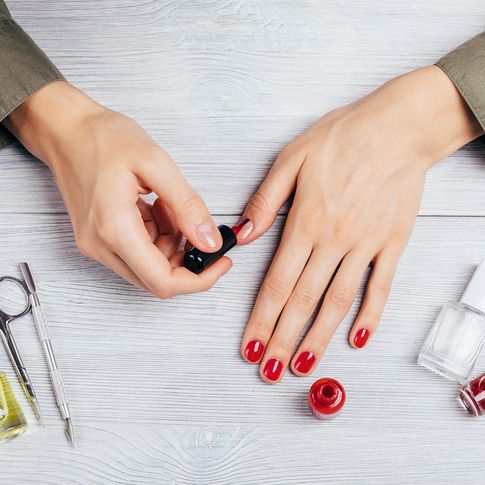 Tutorial: manicura primaveral en tonos rojos y coral