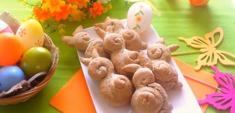 ¡Ricas galletas en forma de conejito de Pascua!