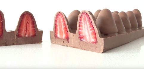 Peligrosamente bueno: ¡tableta de chocolate con fresas!