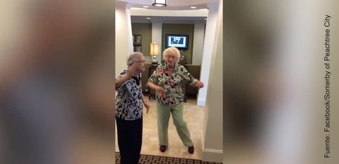 ¡Unas ancianitas con mucho ritmo!