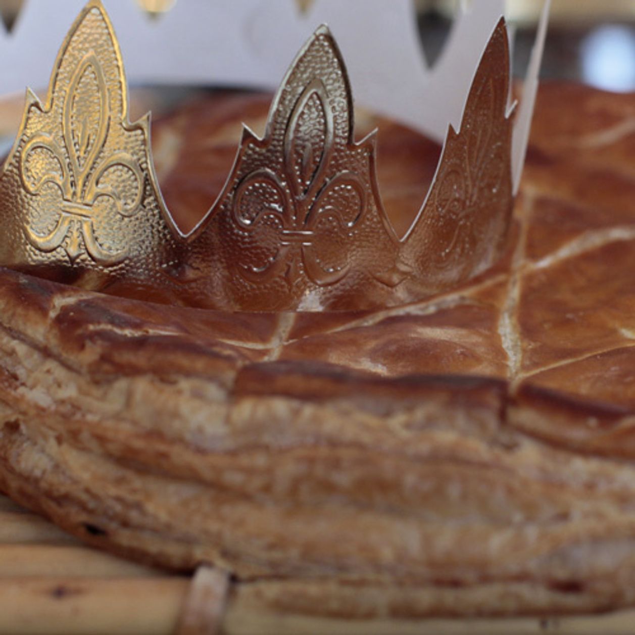 Présentoir à gâteau doré de 12 po avec chaînes en cristal acrylique, support  à gâteau en métal, présentoir rond pour gâteaux, présentoir à aliments,  présentoir à cupcakes -  Canada