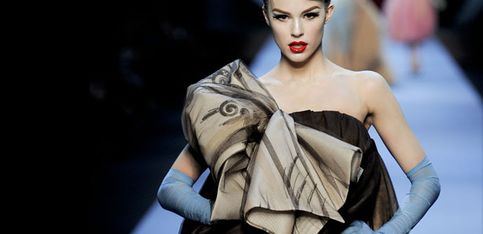 Le défilé Dior Haute Couture PE 2011 en vidéo