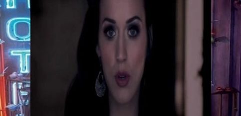 Katy Perry se disfraza de sirena para la firma GHD