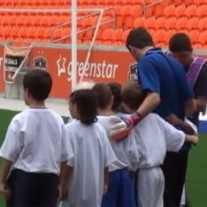 Iker Casillas, en Houston rodeado de niños