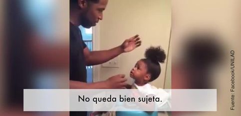 Este padre intenta domar el pelo rebelde de su hija