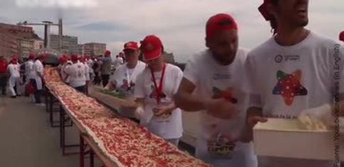 ¡La pizza más larga del mundo!