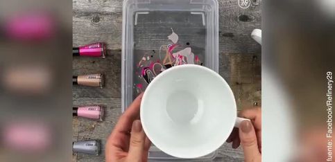 DIY: taza con efecto mármol con laca de uñas