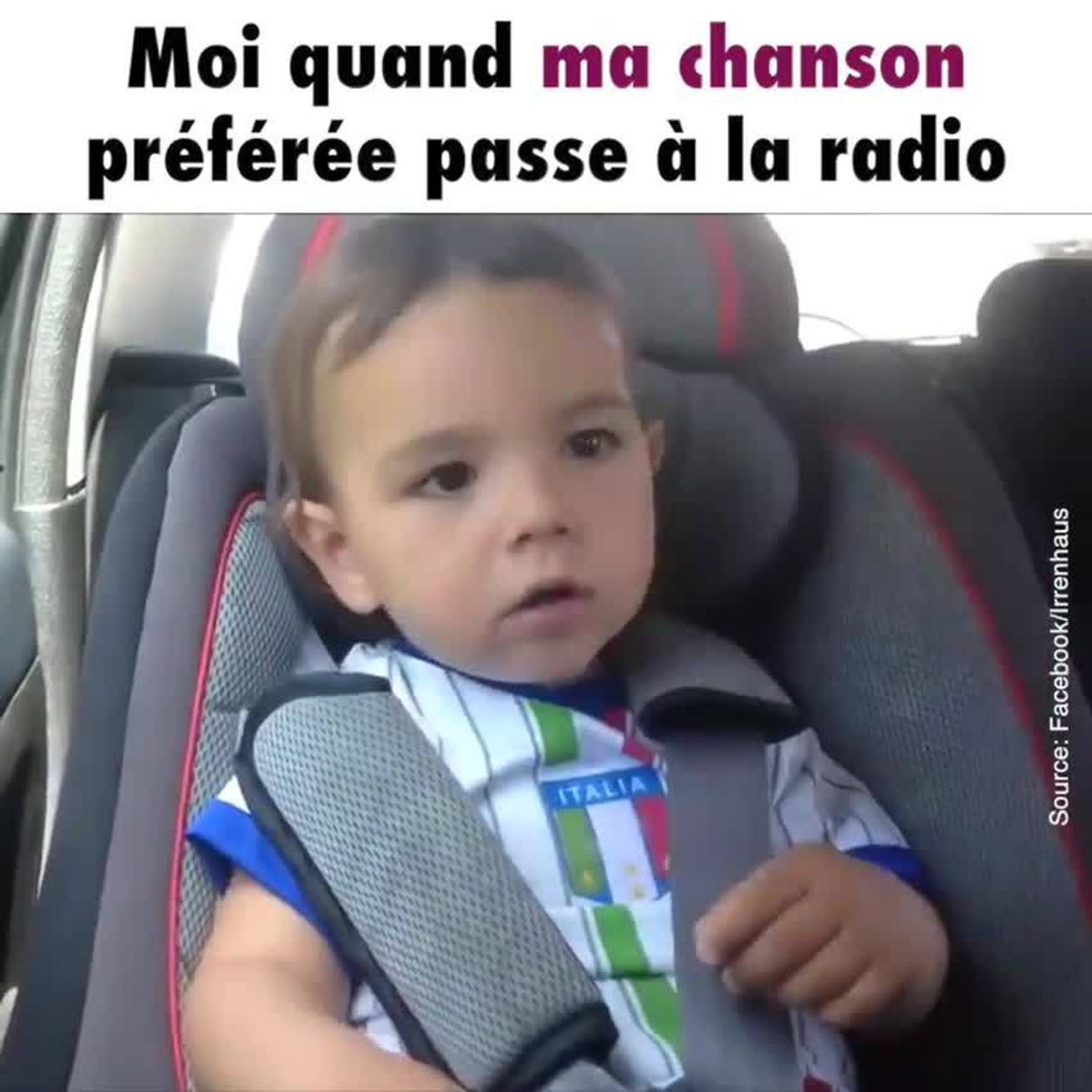 Un Garcon Danse Sur Felicita Dans La Voiture