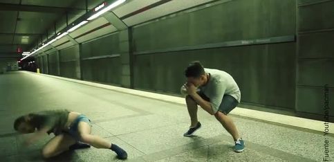 ¡Impresionante baile en el metro!