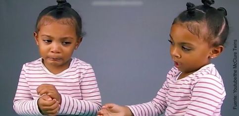 ¡Estas gemelas descubren que son prácticamente idénticas!
