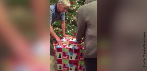 ¡Este padre ha recibido el mejor regalo de su vida por Navidad!