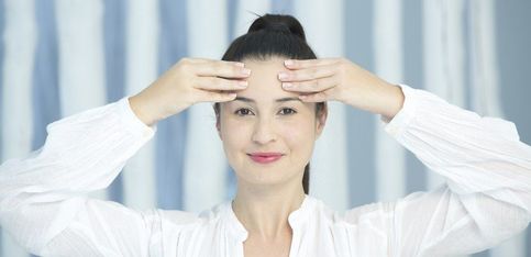 Yoga facial: masaje para la frente