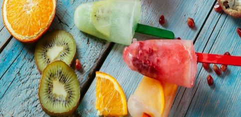 Polos de fruta, ¡refréscate de forma saludable!