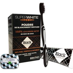 Dentifrice, poudre au charbon actif, brosse à dents et pastilles à la menthe.