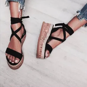 Full time! Sandalias versátiles para looks de día y de noche