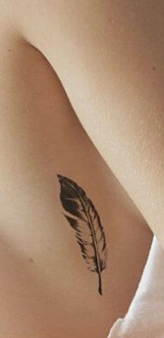 Tatuajes de pluma, inspírate con estos 50 diseños que querrás tener en tu piel
