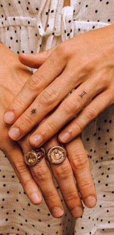 Tatuajes en los dedos, ¿te atreves? Inspírate con estas ideas