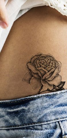 ¡Inspírate! 50 tatuajes en el muslo para mujer