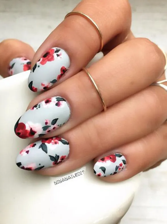 Manicura de flores: 50 diseños que querrás copiar