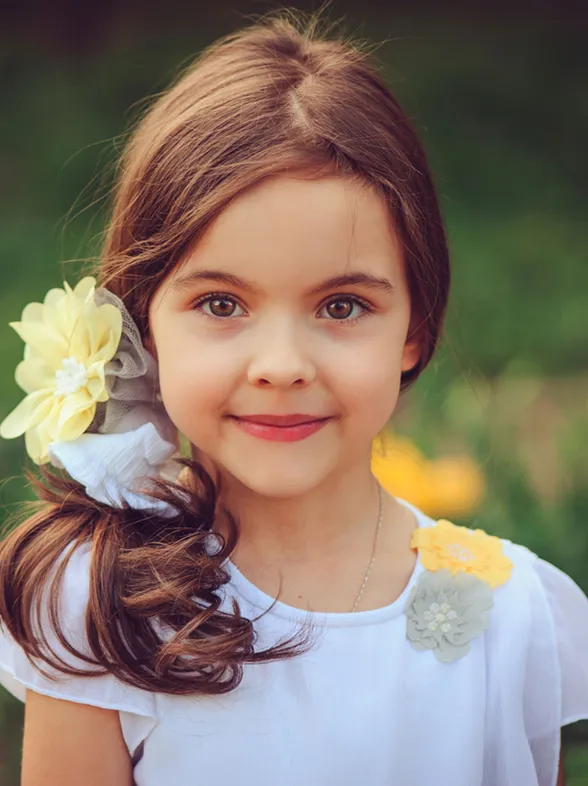 30 peinados con flores ideales para niñas