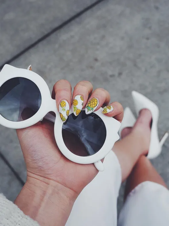 50 nail arts con piñas que no te querrás quitar en todo el verano