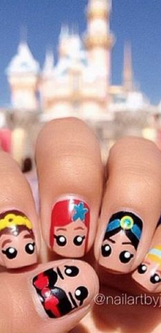 Sumérgete en el mundo mágico de Disney con estos 30 nail arts