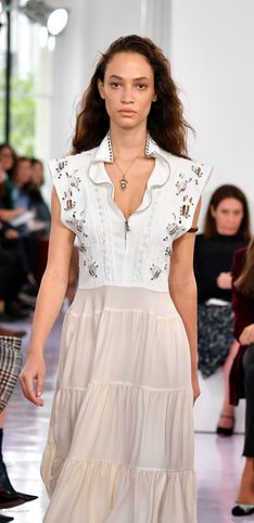 Chloé reinventa la feminidad en la Paris Fashion Week