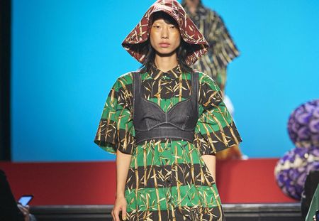 Denim y estampados, señas de identidad de Kenzo en la Paris Fashion Week