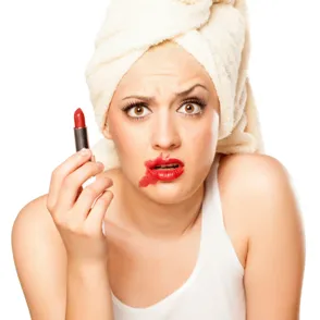 Los grandes errores de maquillaje que cometes y deberías evitar