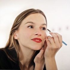 Eyeliner de color: el maquillaje perfecto para una mirada más joven