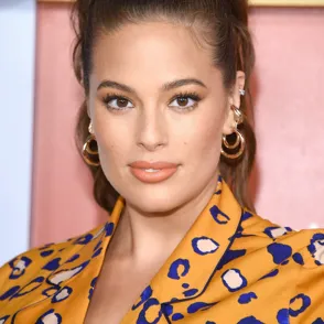 ¡Divina y orgullosa! 30 famosas que no ocultan su celulitis