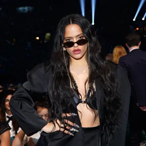¡Rosalía arrasa por donde pasa! Estos son los mejores looks de la Gala de los Grammy Latinos 2019