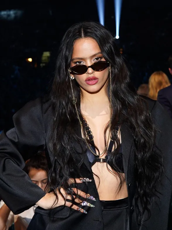 ¡Rosalía arrasa por donde pasa! Estos son los mejores looks de la Gala de los Grammy Latinos 2019