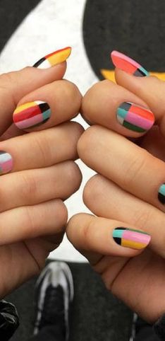 Color block: la nail art geometrica è la tendenza della primavera estate!