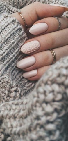 Unghie invernali: nail art, tendenze e colori di smalto perfetti per l'inverno