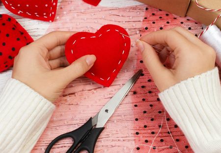 Regali di San Valentino fai da te: idee romantiche per sorprendere il tuo lui!