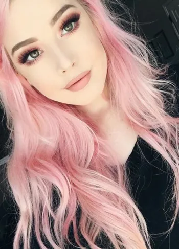 Que tal combinar o make com seus cabelos coloridos?