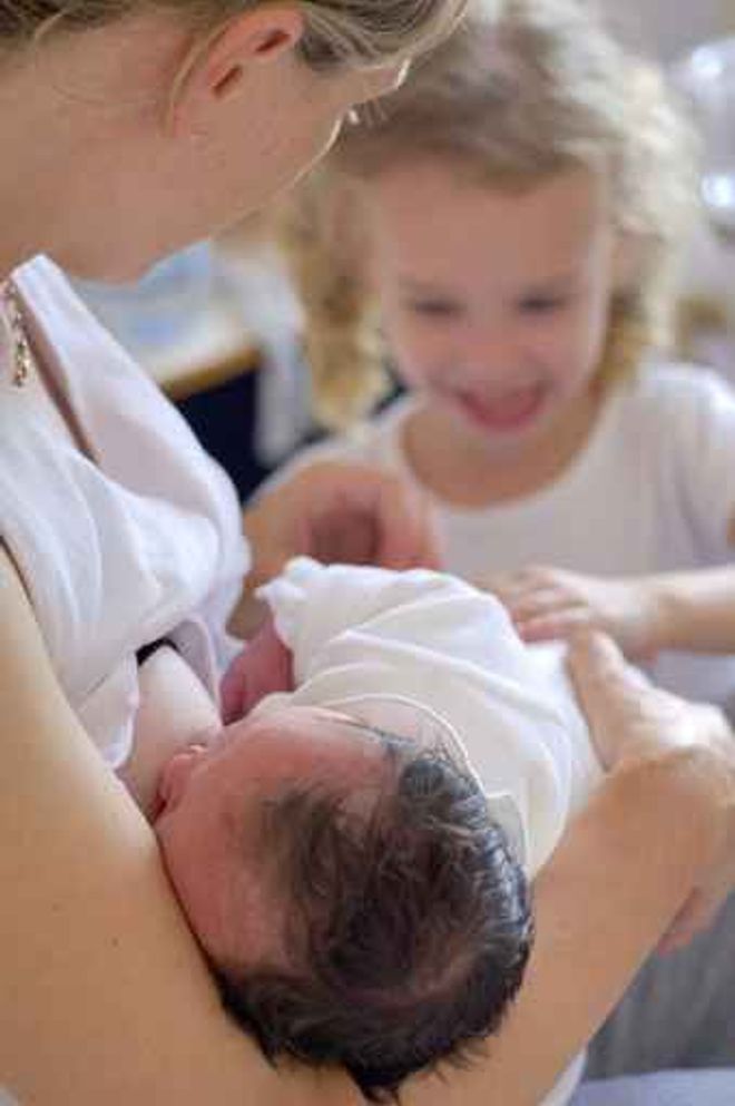 A La Naissance Bebe Est Chauve Ou Hirsute