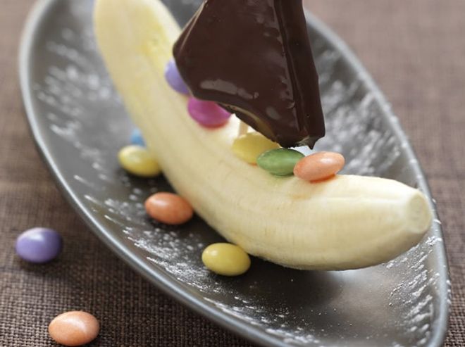 Petit bateau de fruits au chocolat pour les enfants