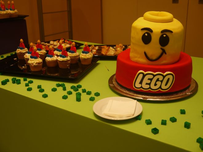 Pour Les Fans De Petites Briques Decouvrez Le Lego Store De Disney