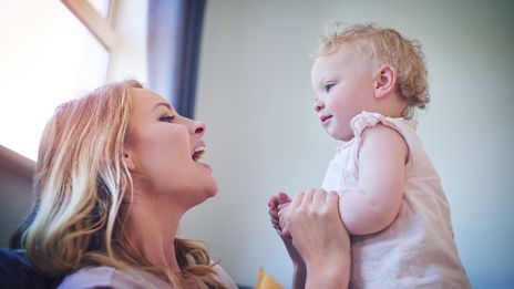 Quand un bébé dit maman ?