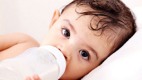 Ils Retrouvent Une Larve Vivante Dans Le Biberon De Leur Bebe