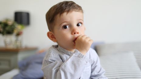 Mon Enfant N Arrive Pas A Arreter De Sucer Son Pouces 3 Astuces Efficaces Pour L Aider