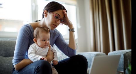 Cette Maman Denonce Les Remarques Faites Par Des Inconnues Sur Son Bebe