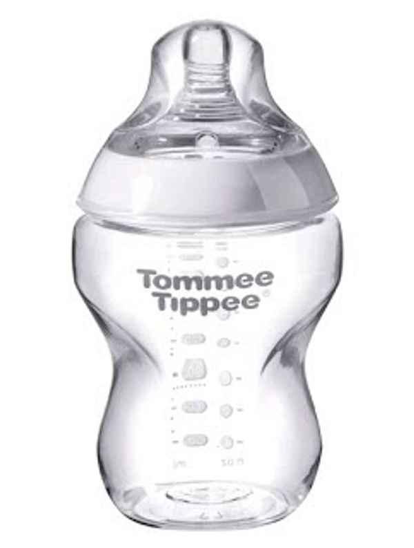 A tester un biberon de la marque Tomme Tippee